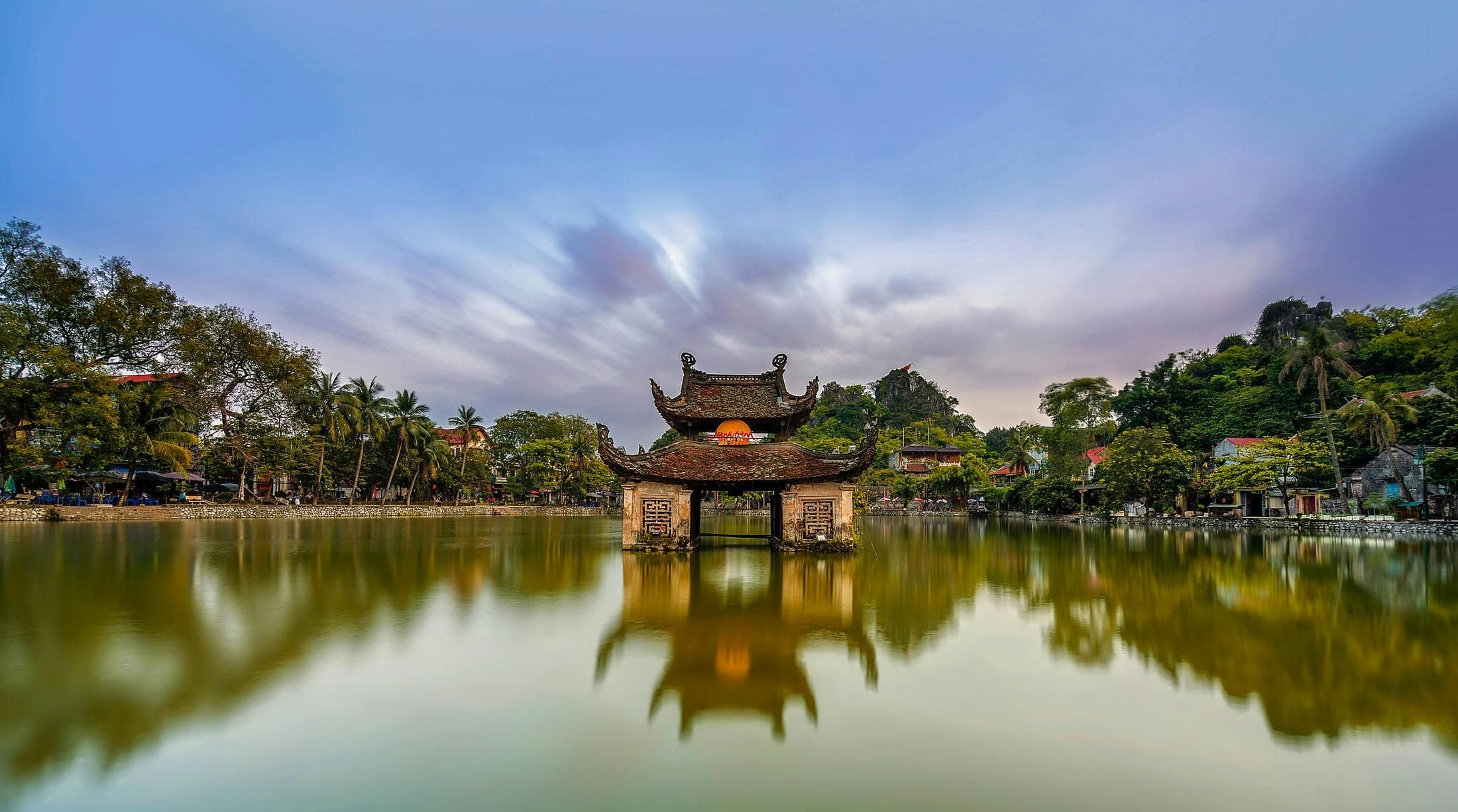 Vietnam Highlights :  Hanoi - Danang