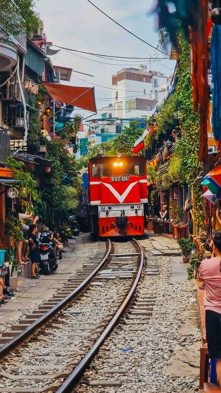 Hanoi - Halong Bay On Cruise - Sapa - Danang - Saigon