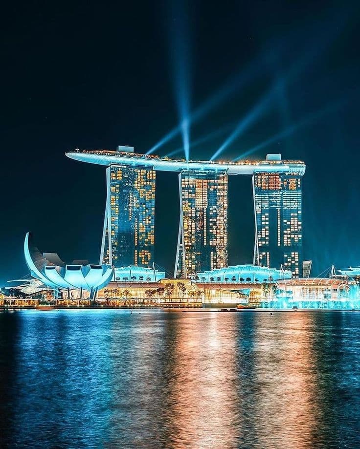 Experience 4 Nights of Iconic Attractions