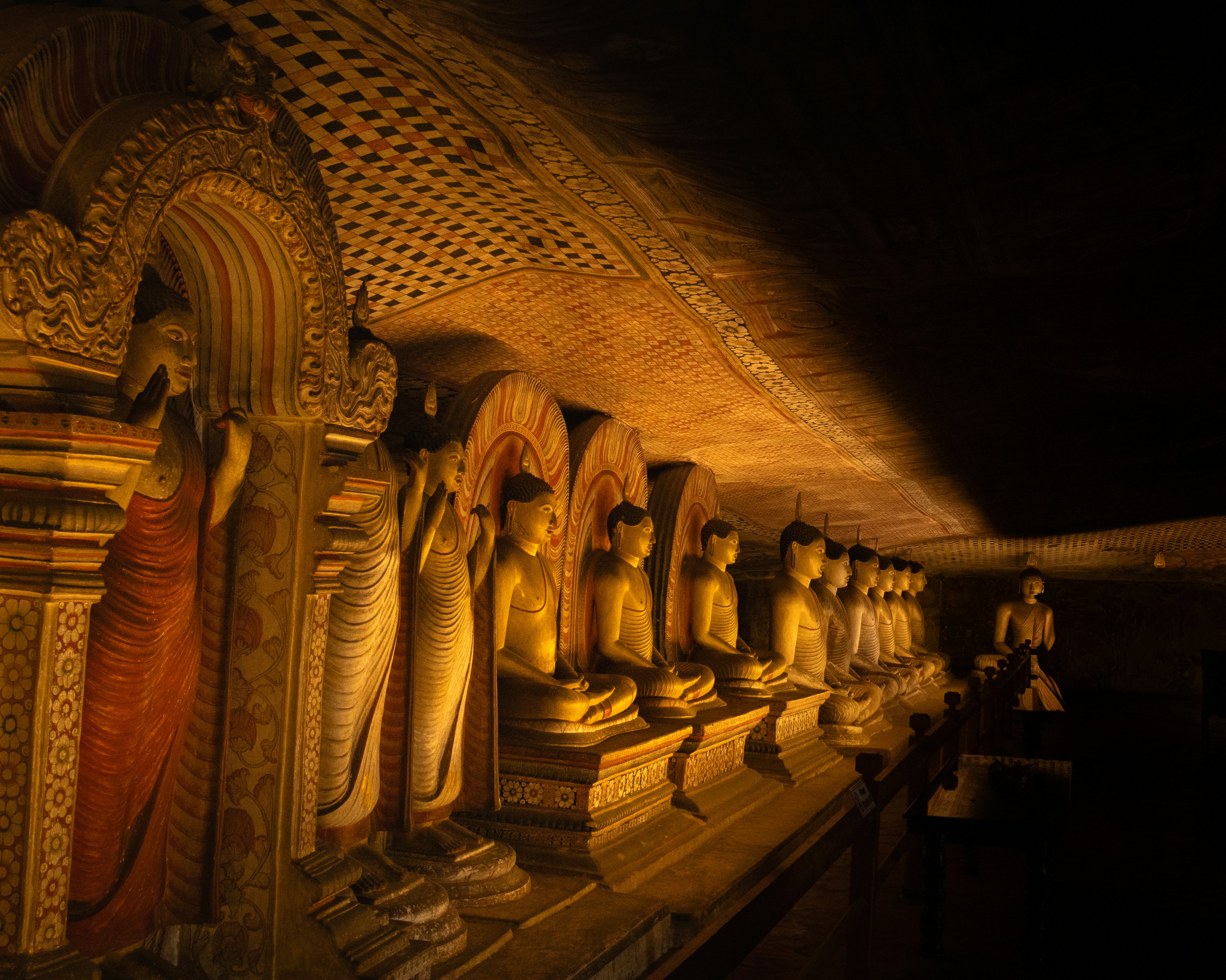 Buddha statues inside Dambulla Cave Temple